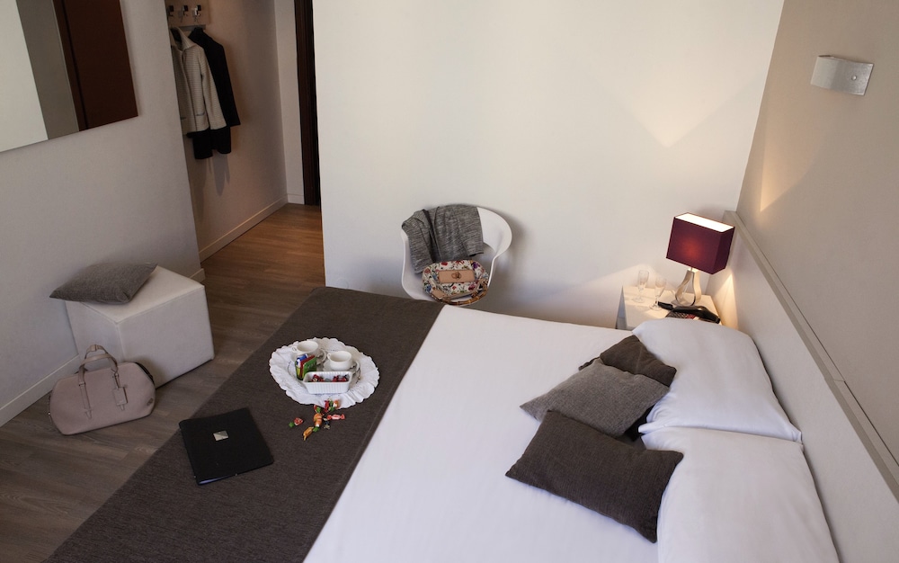 Mennini Hotel 30/34