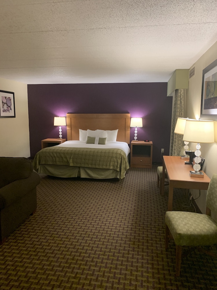 Ramada by Wyndham Marquette 8/59