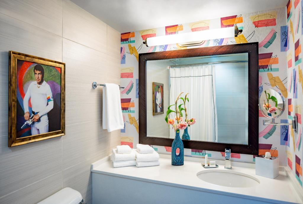 Washington, Junior Suite, King Bed, Sofa
