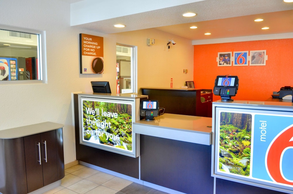 Lobby at Motel 6 Santa Nella, on i-5, GUSTINE - CA