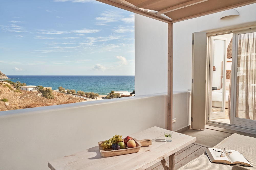 Volcano Luxury Suites Milos 29/50