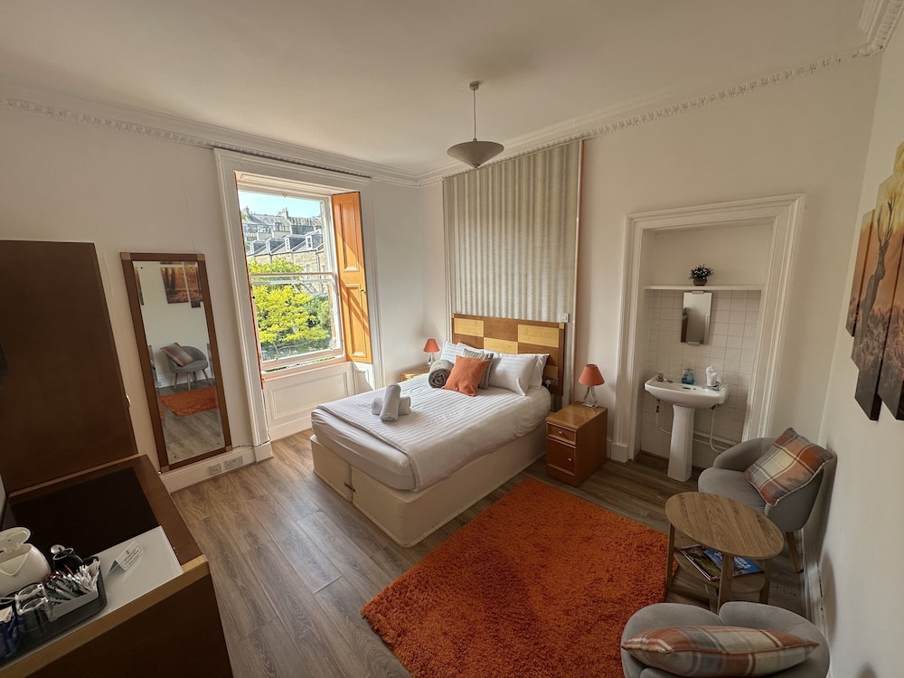 Valentine City Centre Guest House 9/50
