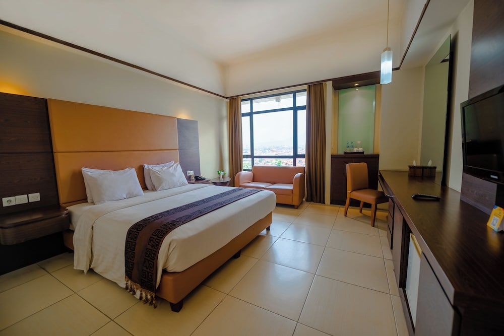 GRAND PASUNDAN CONVENTION HOTEL 20/65