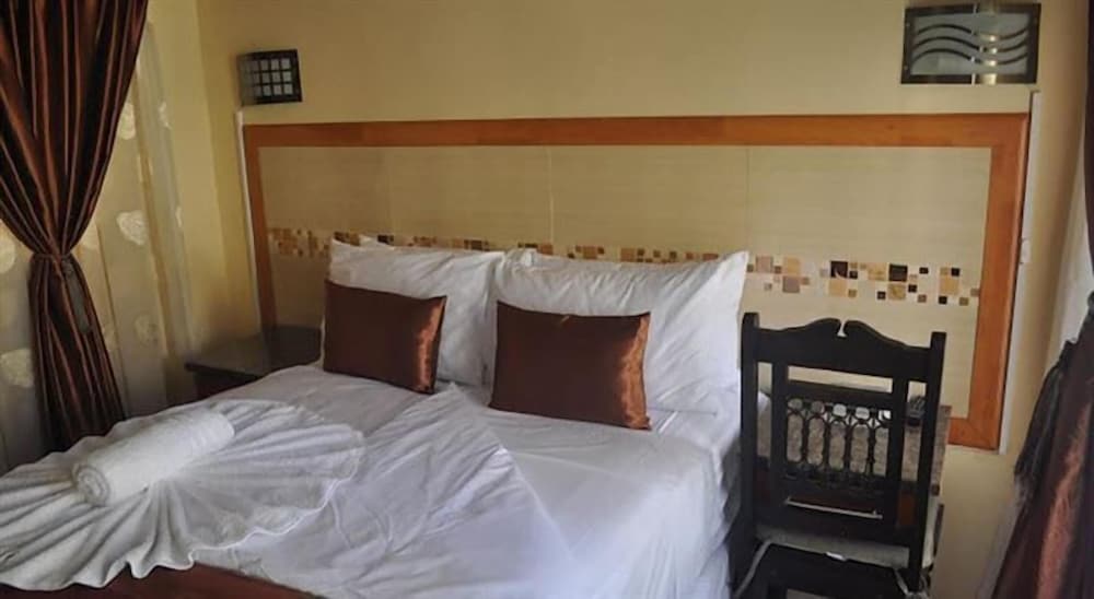 Crown Guest Lodge 7/25