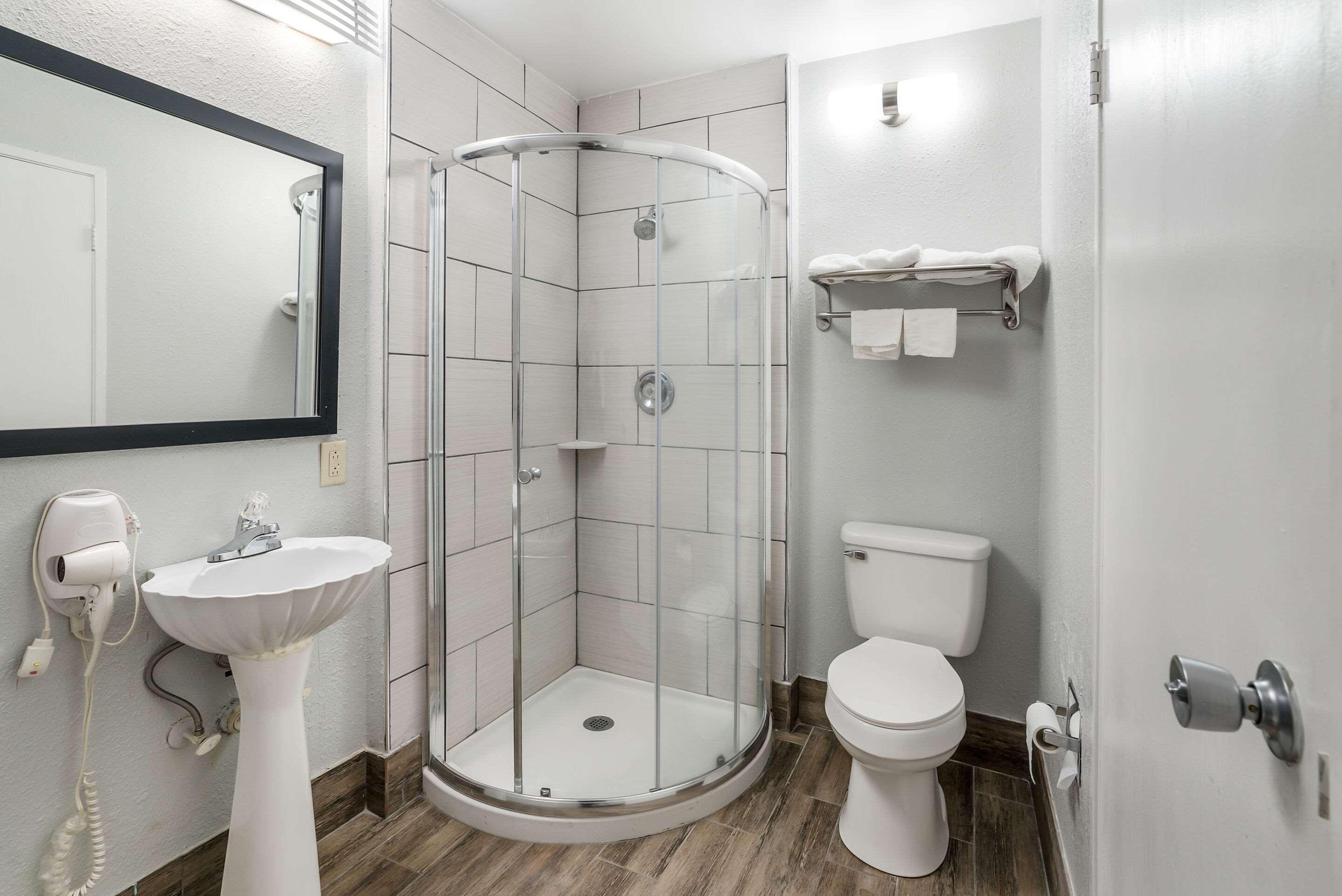Upgrade, Suite, King Bed، Quality Inn Greer - Greenville 5/6
