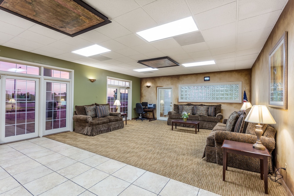 Angel Inn Near IMAX, a Travelodge by Wyndham 28/50