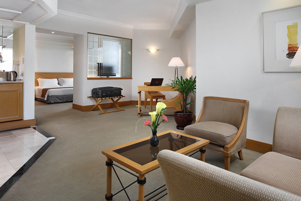 The Heritage Hotel Manila 66/100