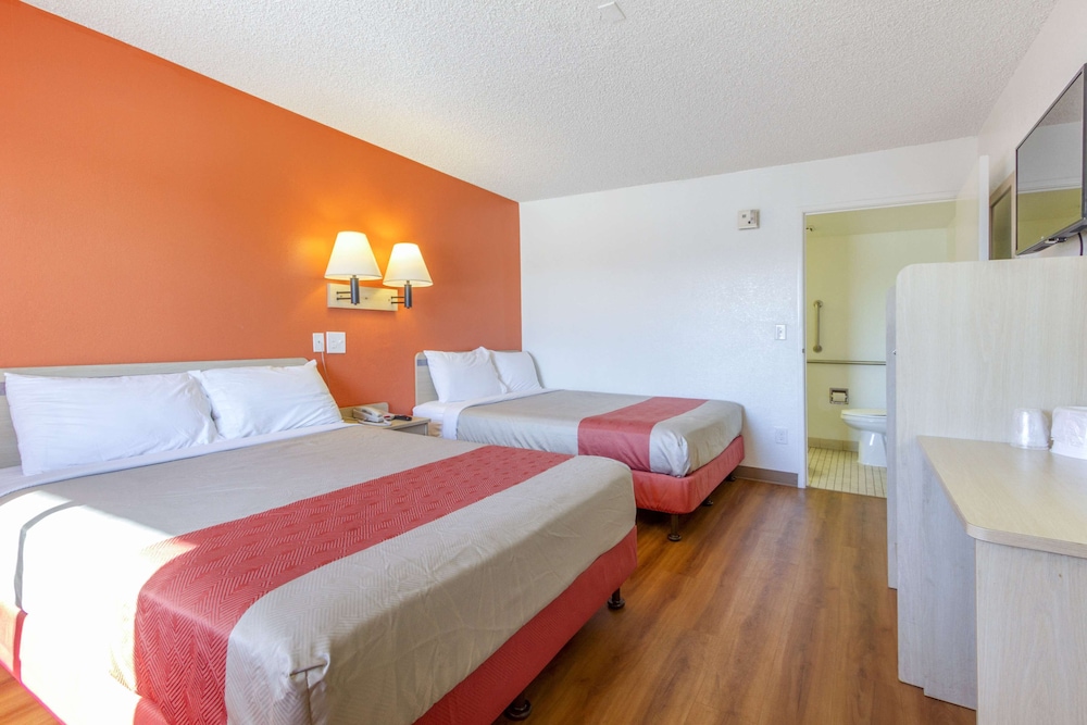Motel6 Phoenix, AZ - Airport - 24th Street 24/39