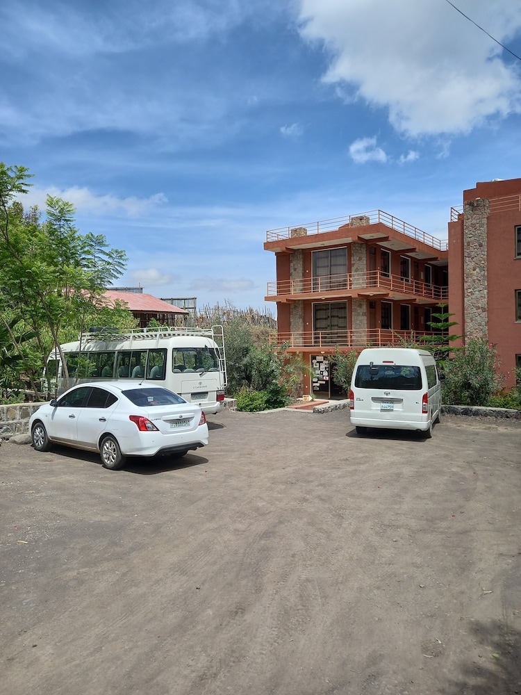Zan-Seyoum Hotel 38/50