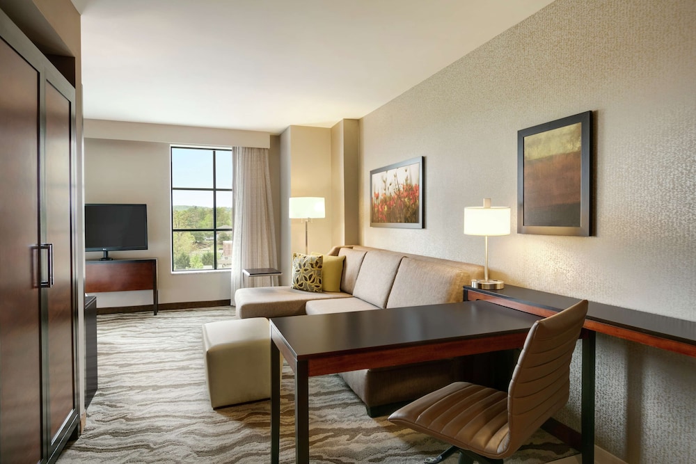 Embassy Suites Chattanooga / Hamilton Place 24/34