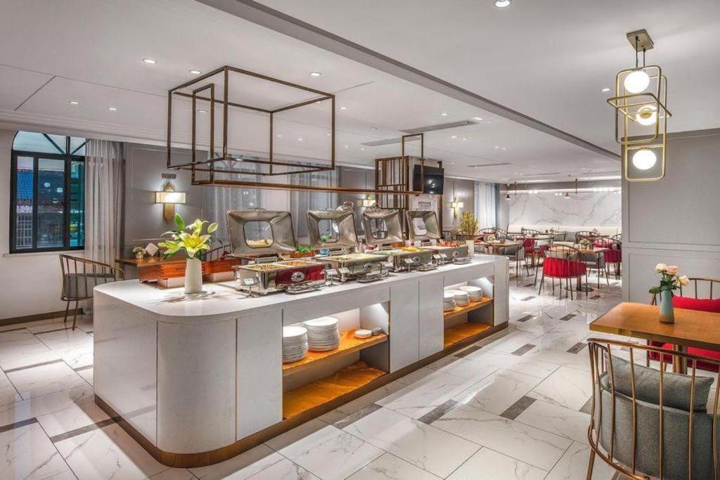 Magnotel Hotel (Dongxing Guomen Port) 36/50