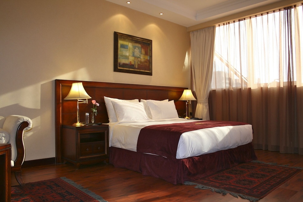 Trianon Hotel 13/63