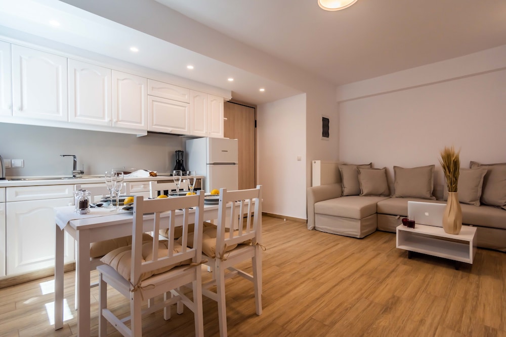 White Rock Milos Suites 32/55