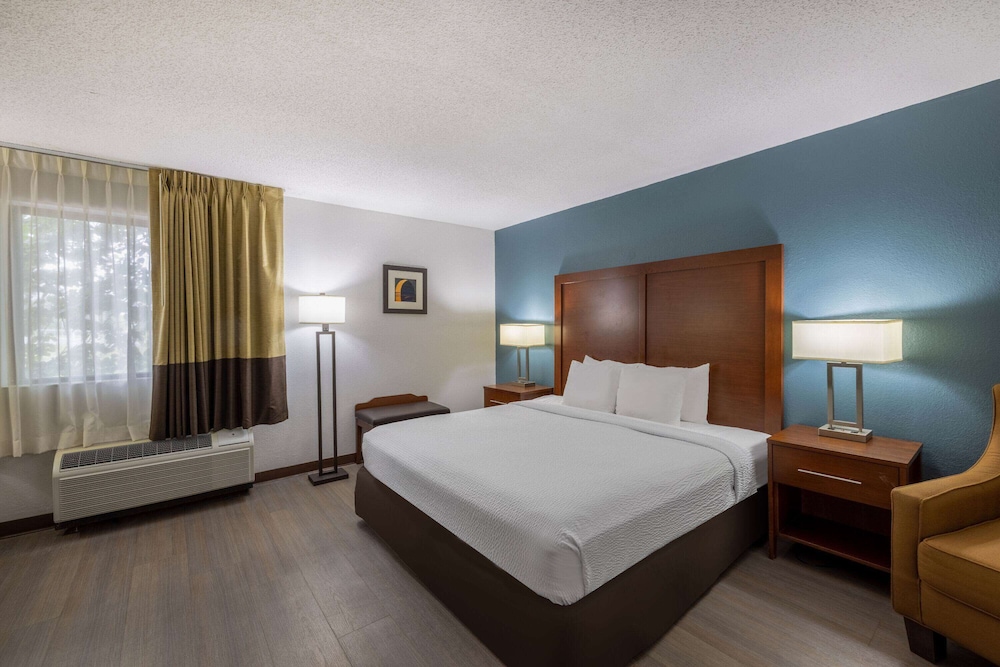Travelodge by Wyndham Brooklyn Center 18/48