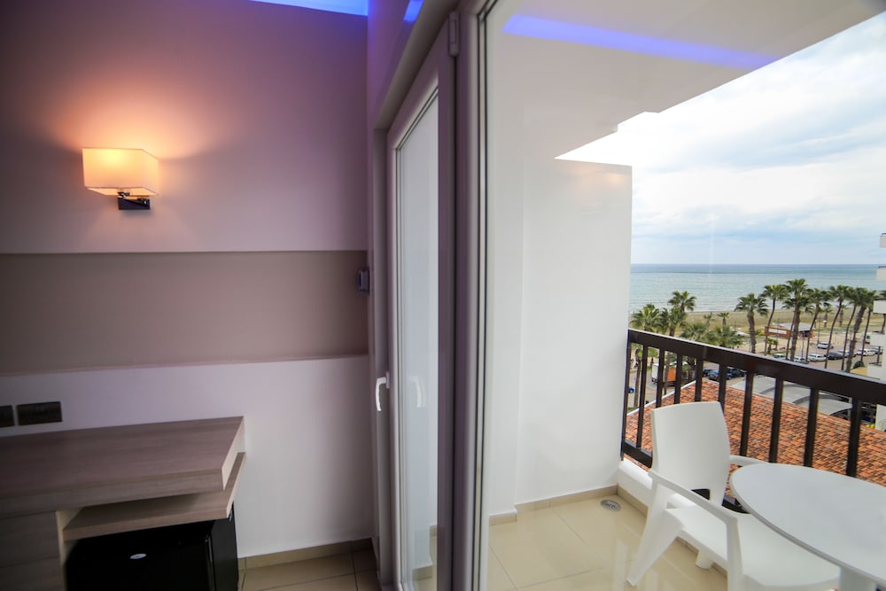 Les Palmiers Beach Hotel 26/69