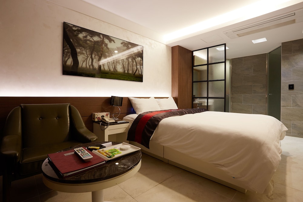 Zenith Hotel 20/63
