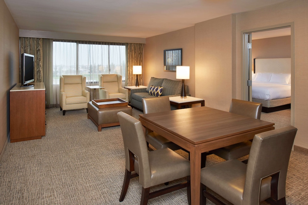 Doubletree By Hilton Fresno Convention Center 37/59