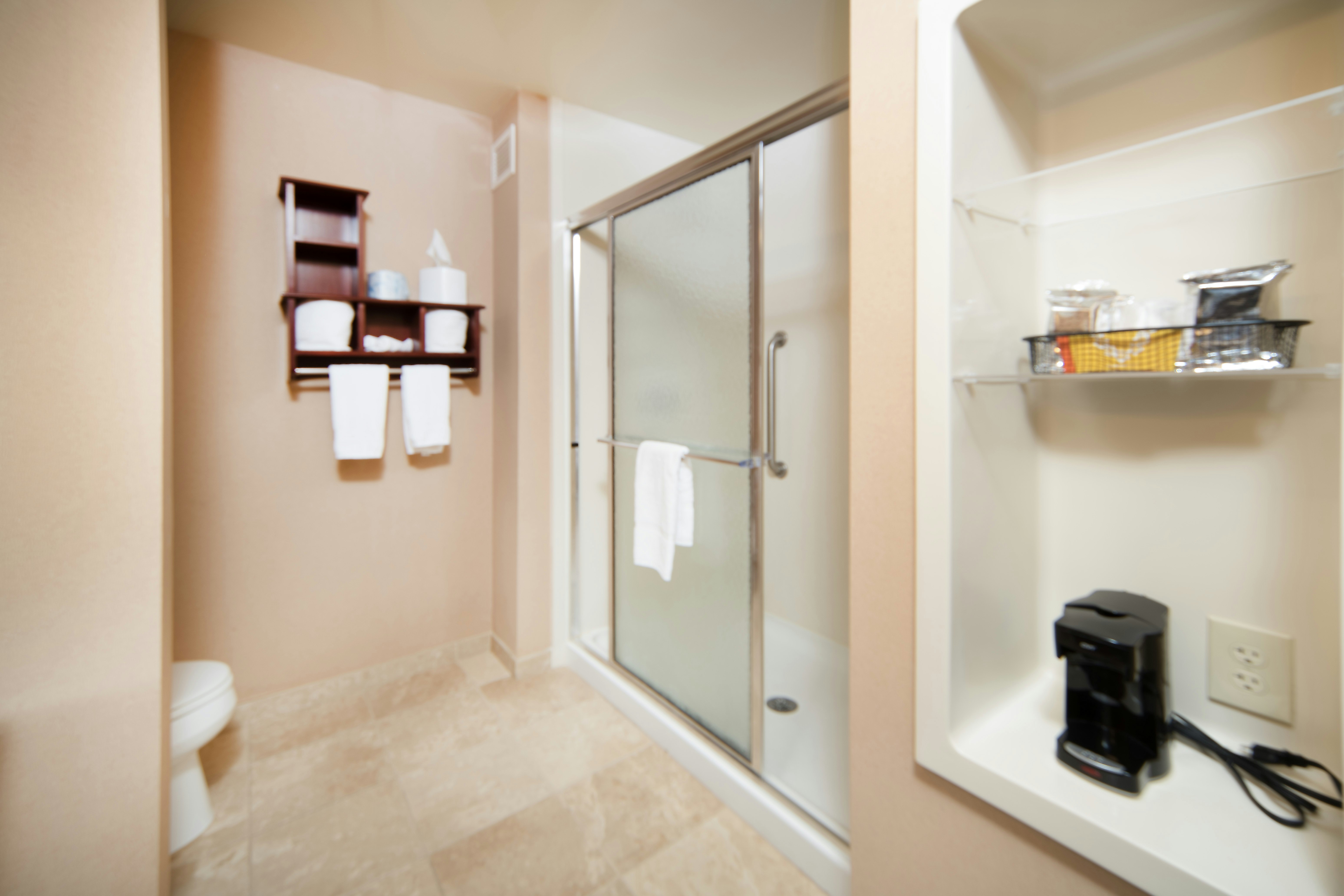 غرفة بسرير كينج، Hampton Inn & Suites Greensburg 2/2