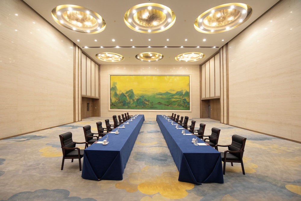 Beijing Palace Soluxe Hotel Astana 45/50