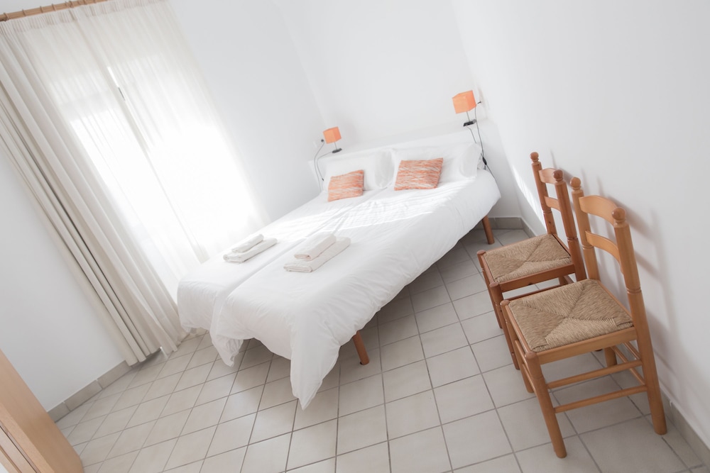 Petit Hotel Hostatgeria Sant Salvador 24/66