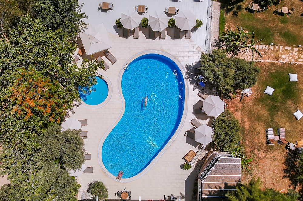 Olea Nova Boutique Hotel 68/73