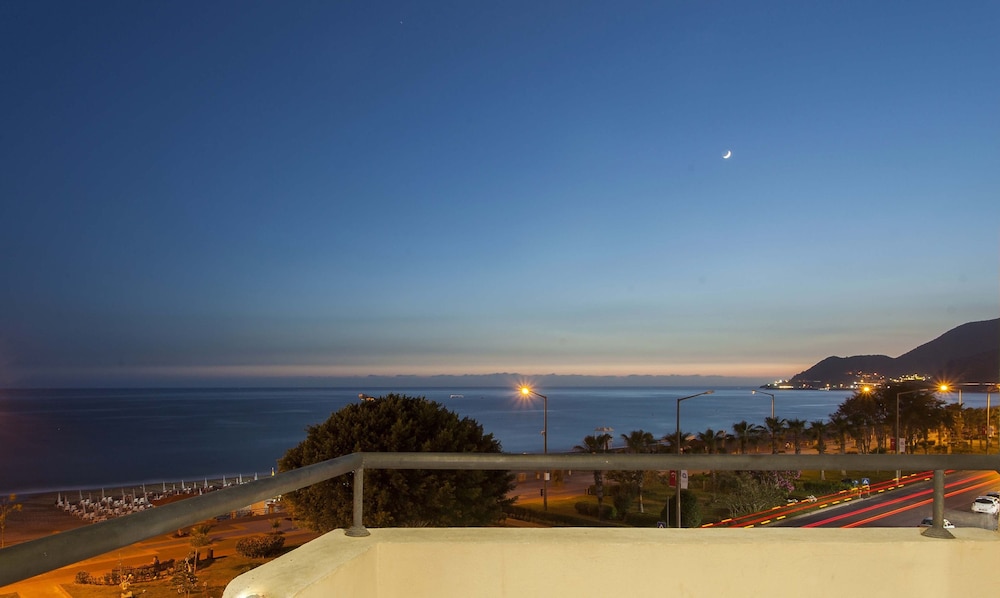 Kleopatra Beach Hotel 57/59