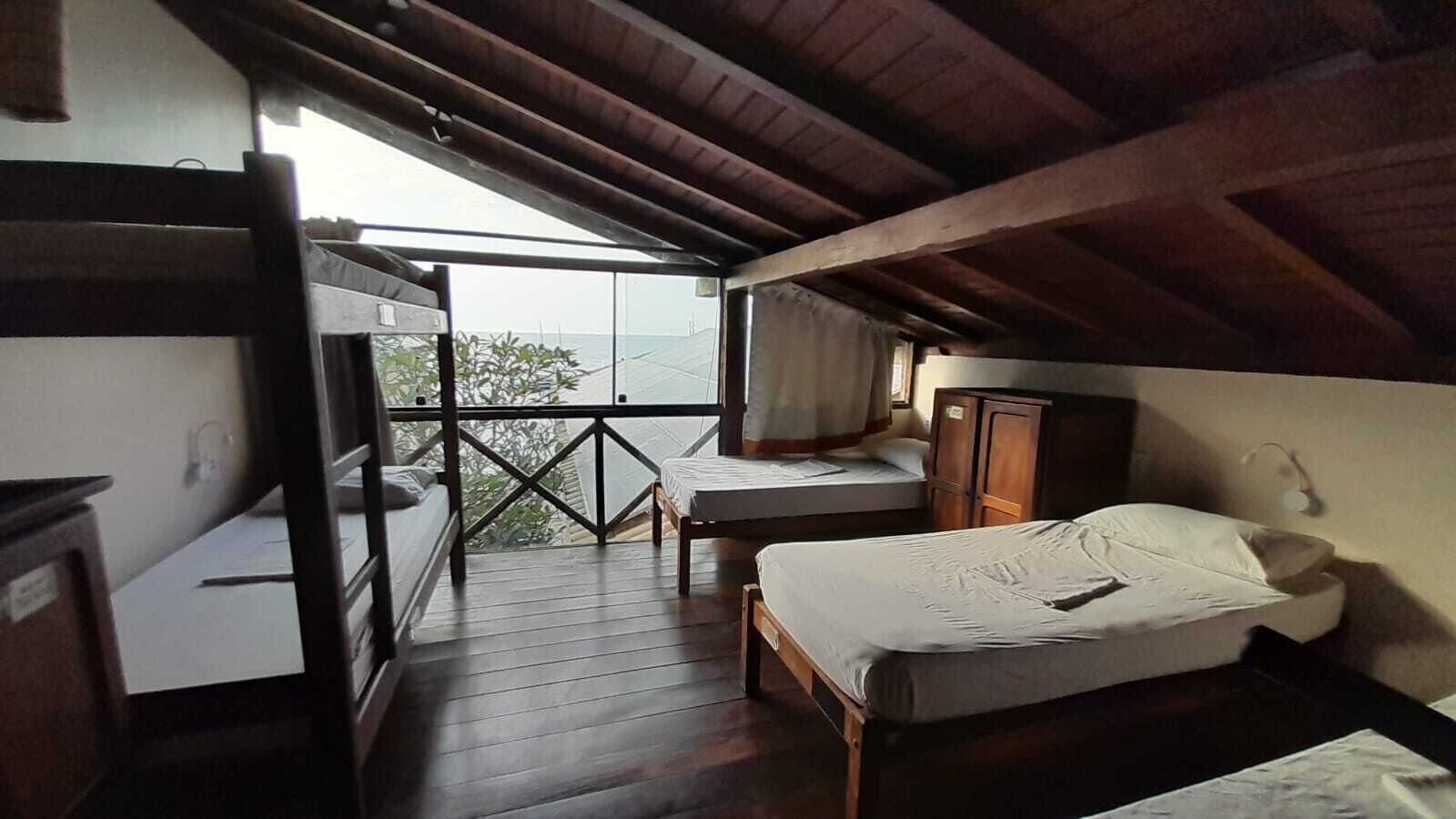 MIXED DORM, 12 BEDS