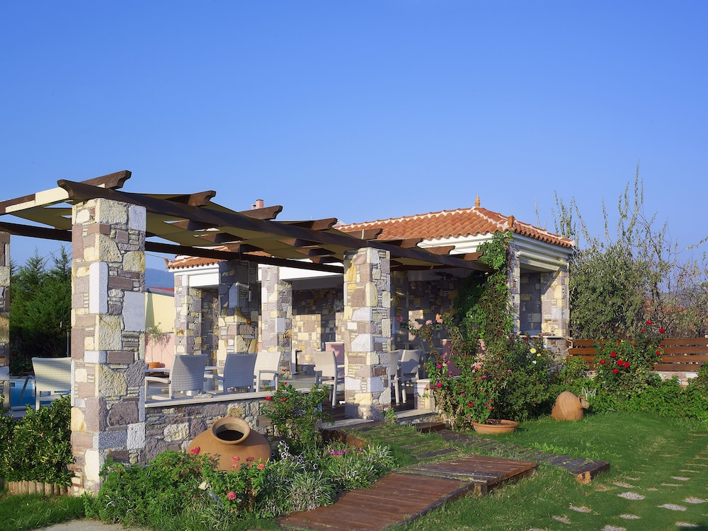 Aeolis Apartments & Studios 2/67