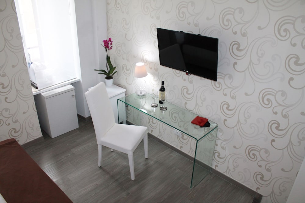 Elenoire Rooms & Suite 30/48