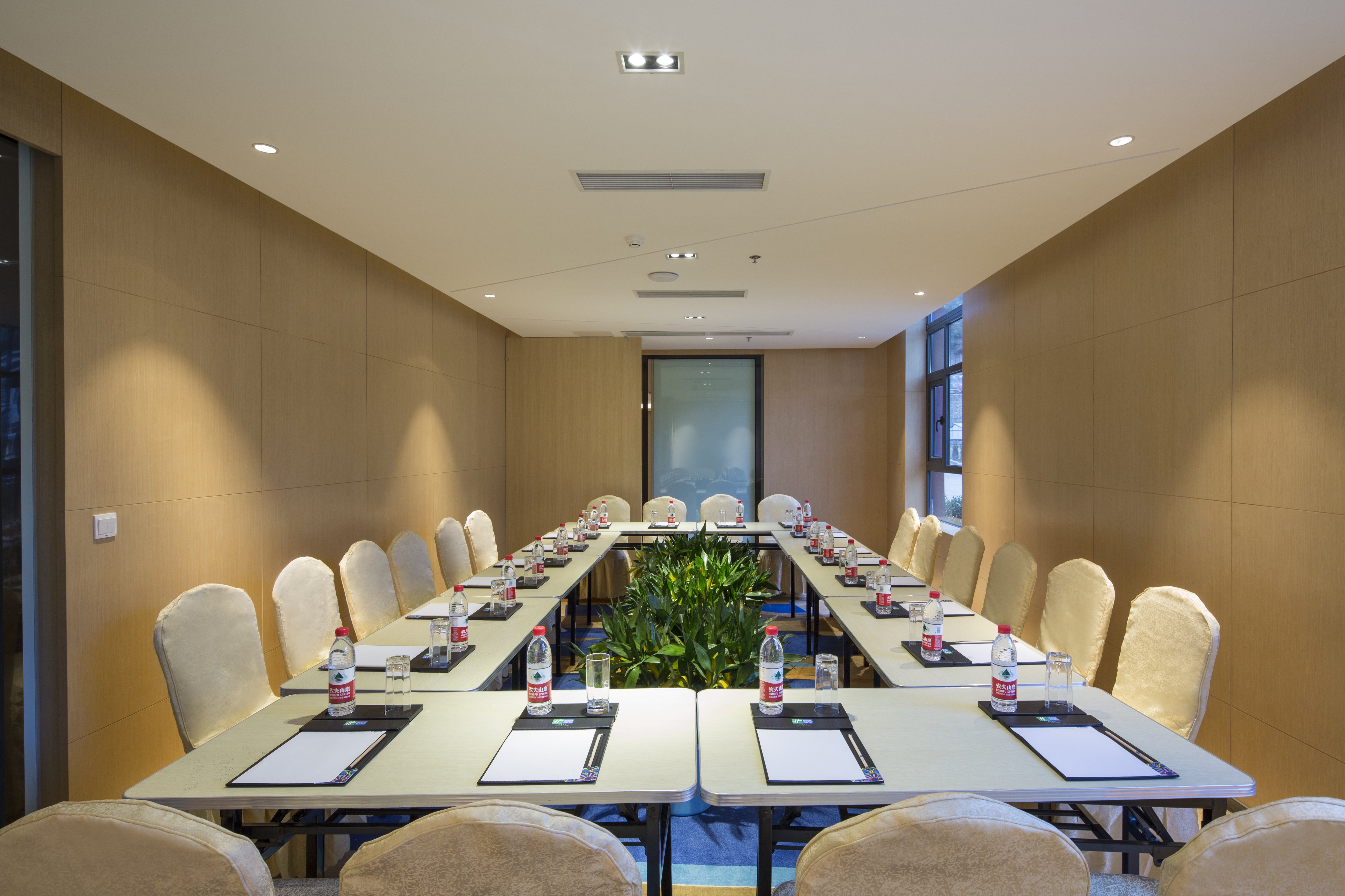 Holiday Inn Express Daocheng Yading 62/67