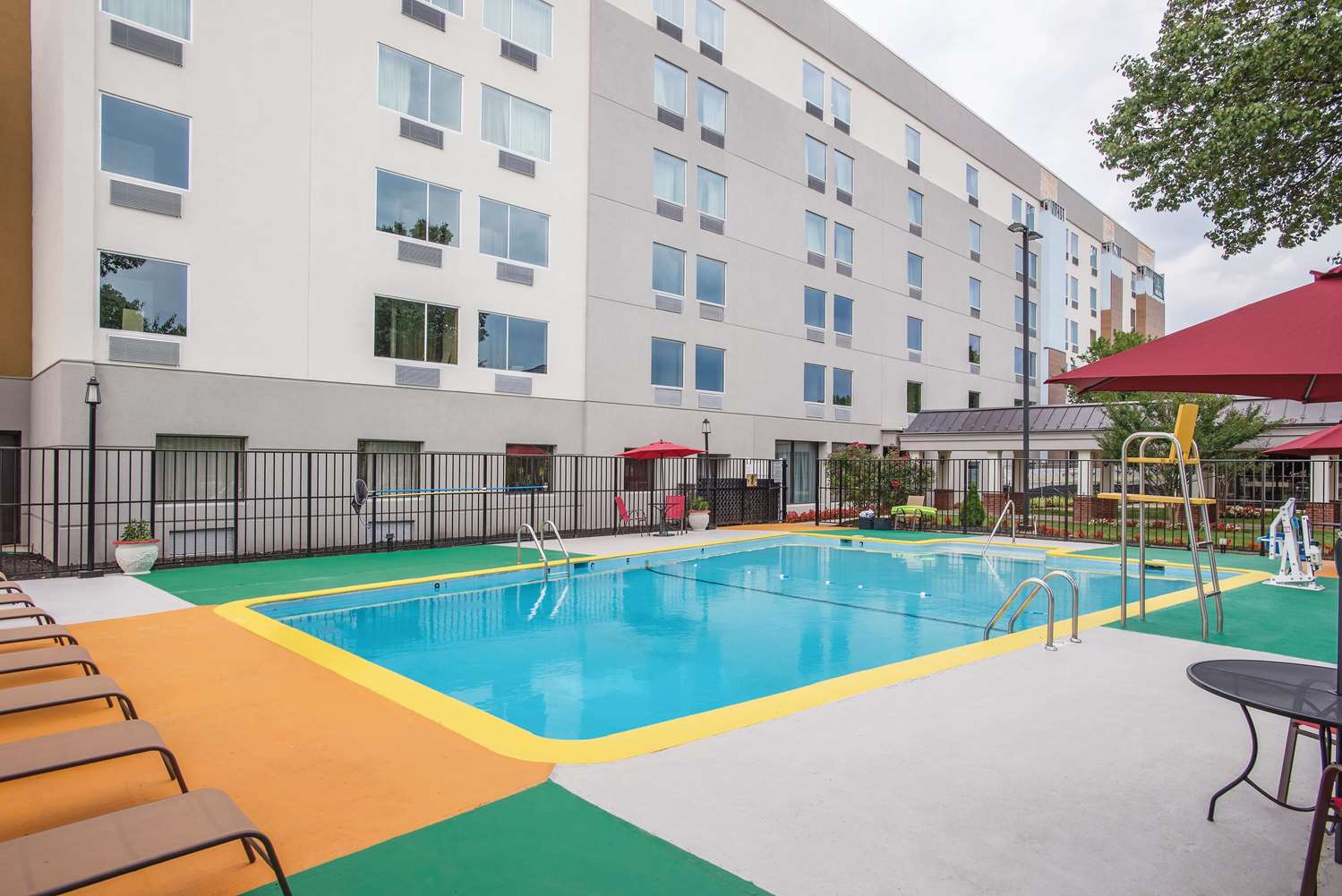 La Quinta Inn & Suites by Wyndham DC Metro Capital Beltway 5/55