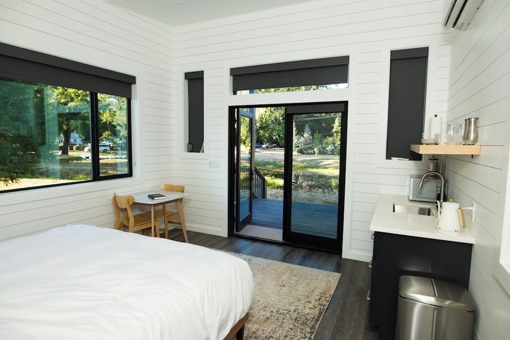 Mandala Springs Wellness Retreat Center 27/75