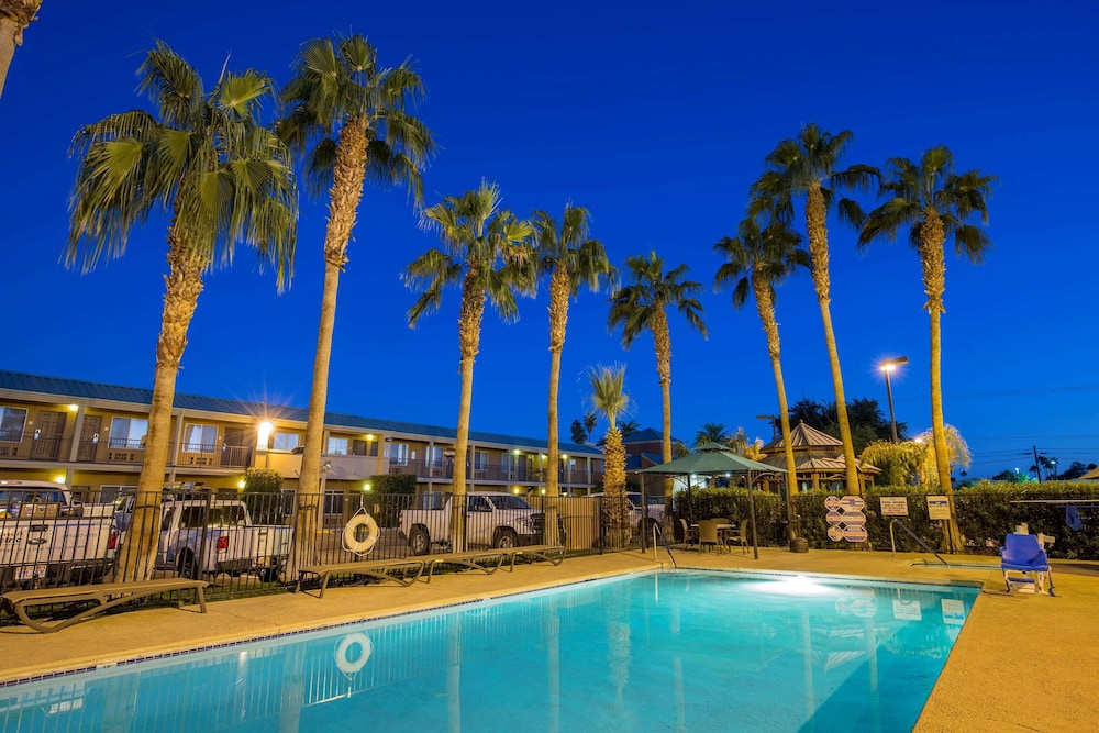 Brawley Inn 49/51