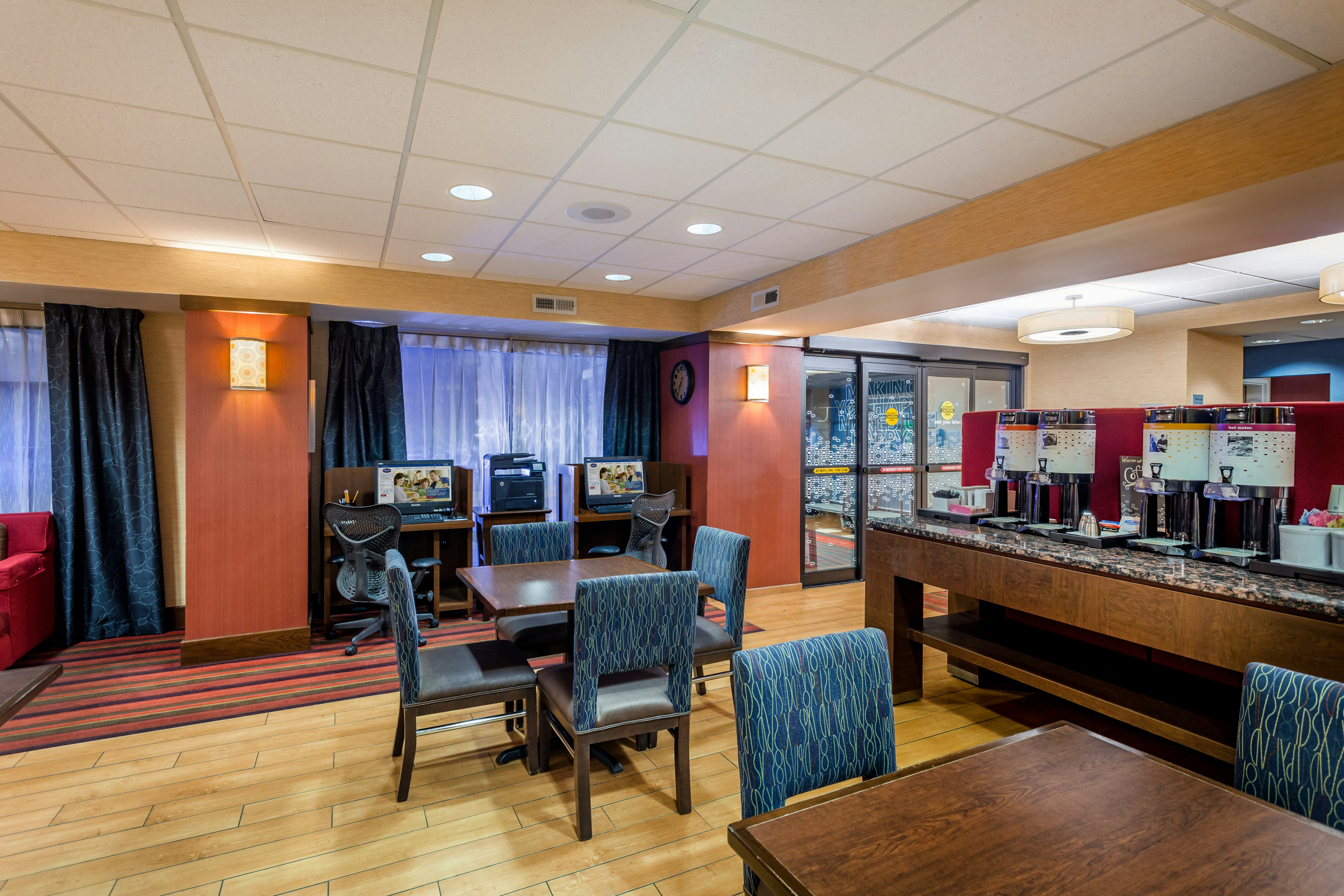 Hampton Inn Milwaukee Airport 34/43