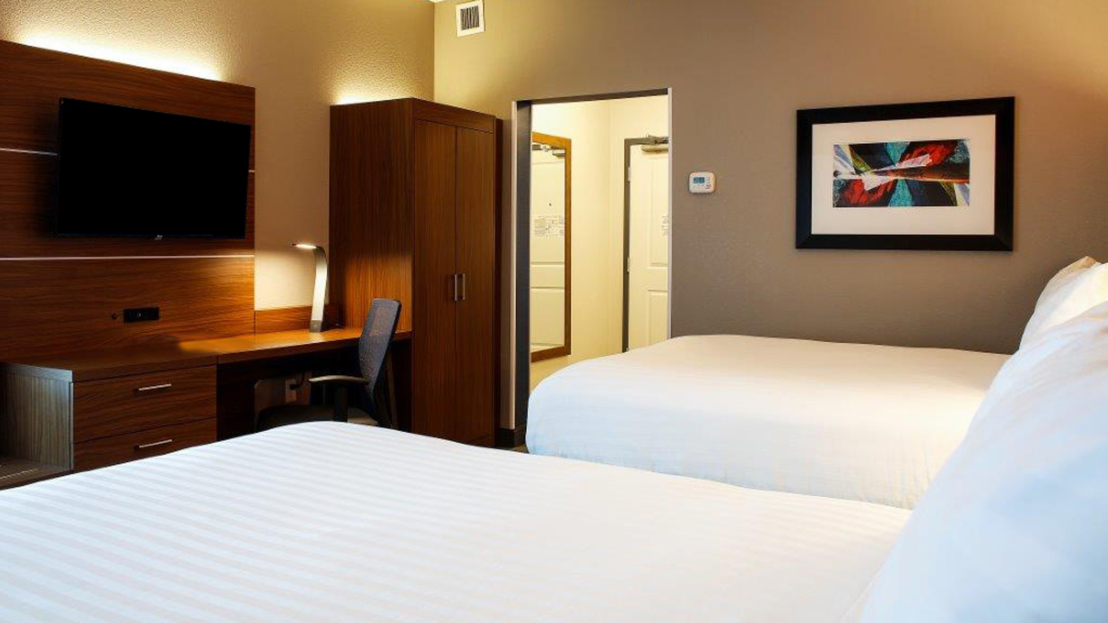 Holiday Inn Express And Suites Louisville Downtown 34/71