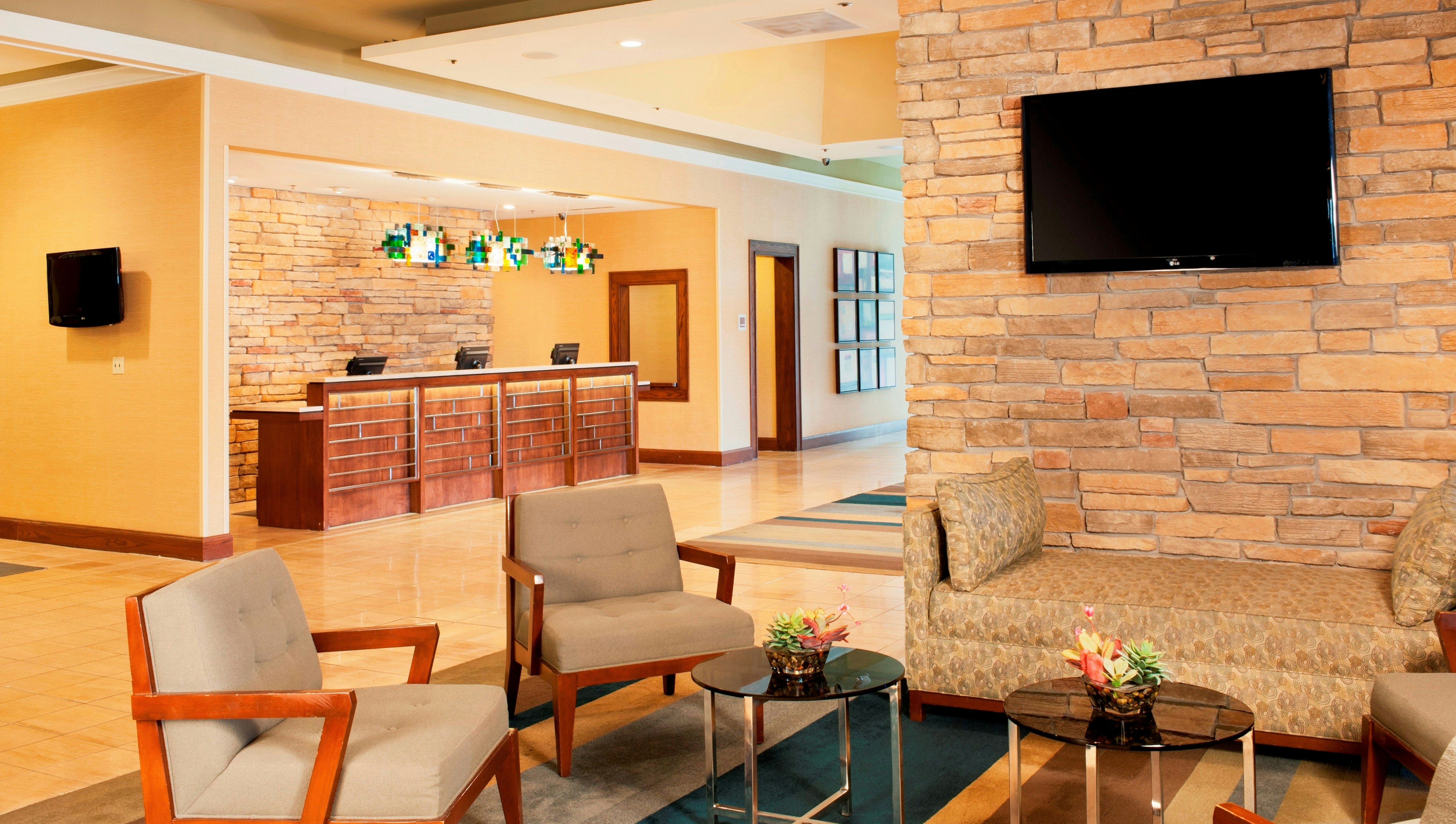 DoubleTree by Hilton Hotel Collinsville - St. Louis 14/22