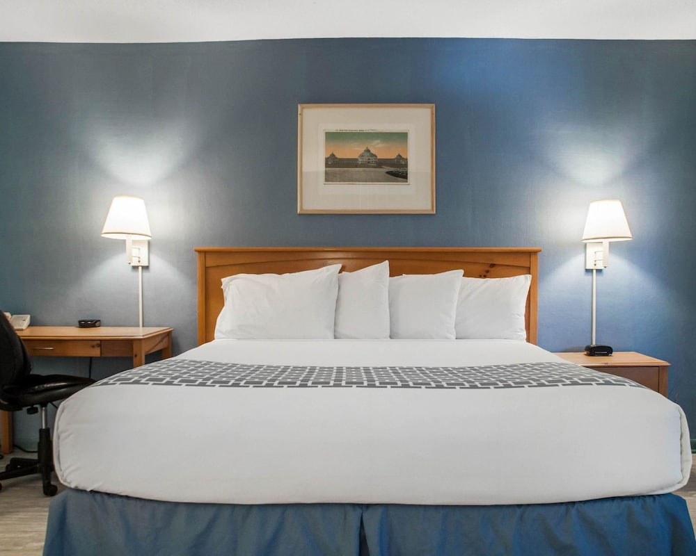 Econo Lodge Buffalo South 16/31