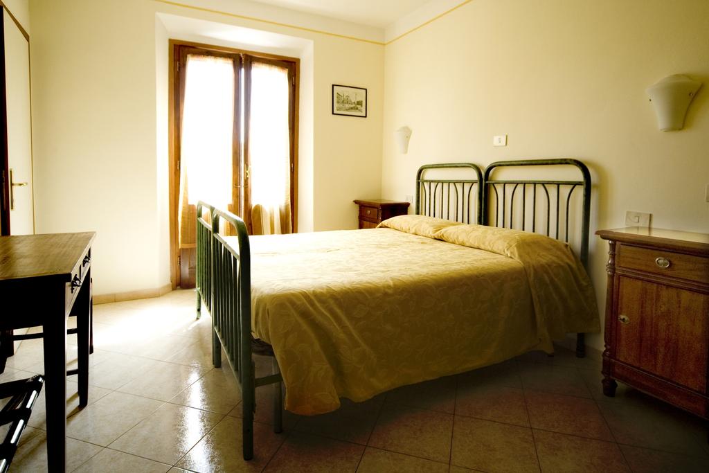 Hotel Merlini 11/28