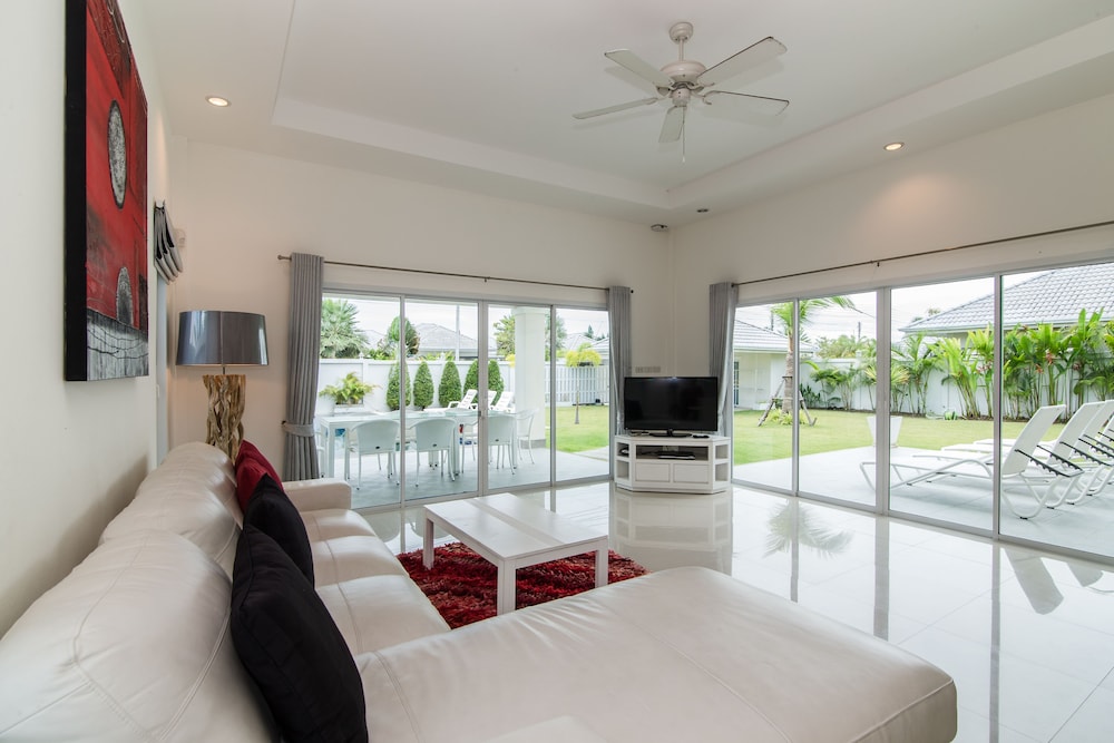 Hua Hin Pool Villa With 4 Bedrooms L27 15/50