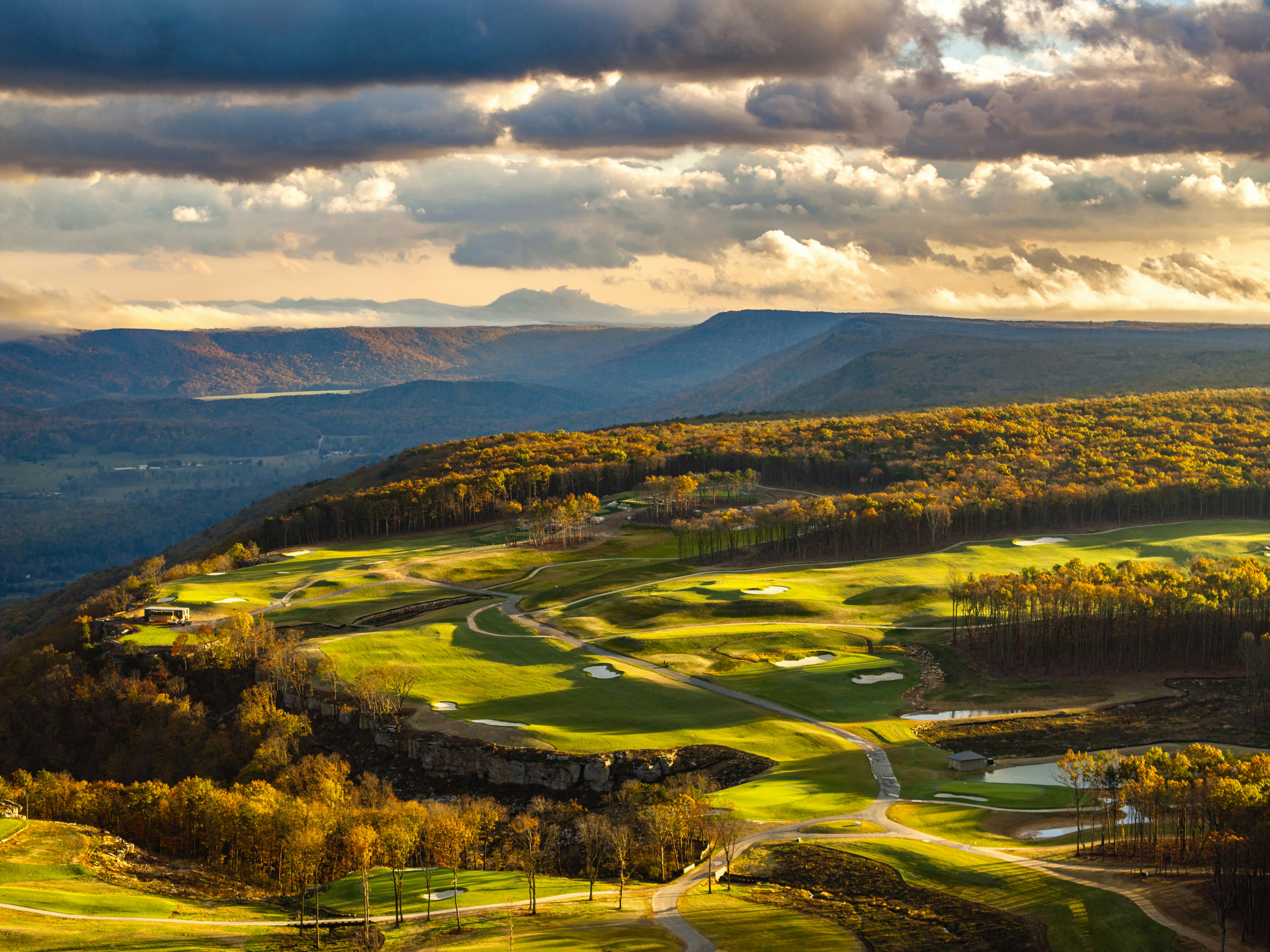 Cloudland at McLemore Resort Lookout Mountain, Curio Hilton 52/58