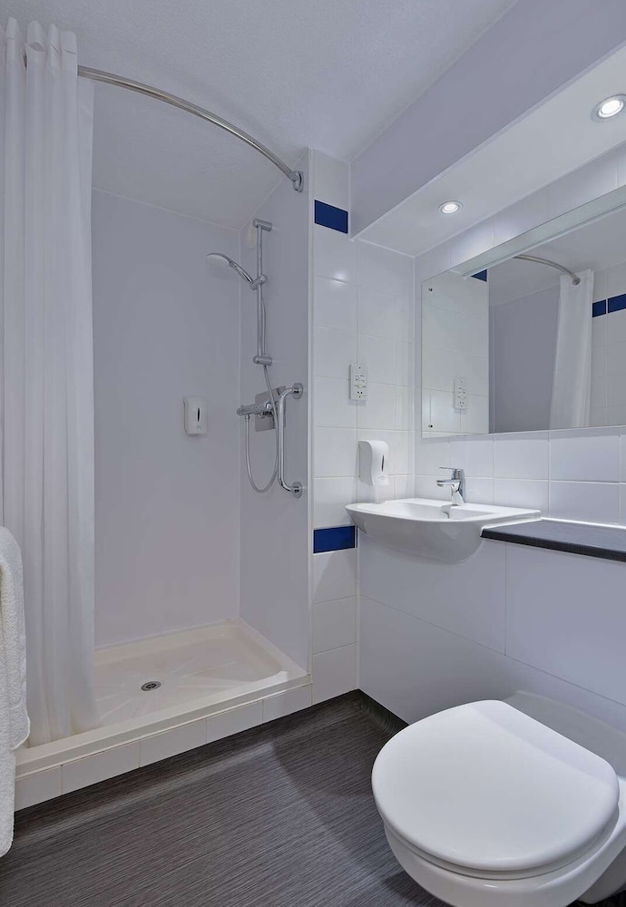 Travelodge Glasgow Airport 18/19