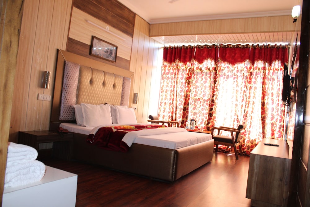 HOTEL PRESIDENT 13/49
