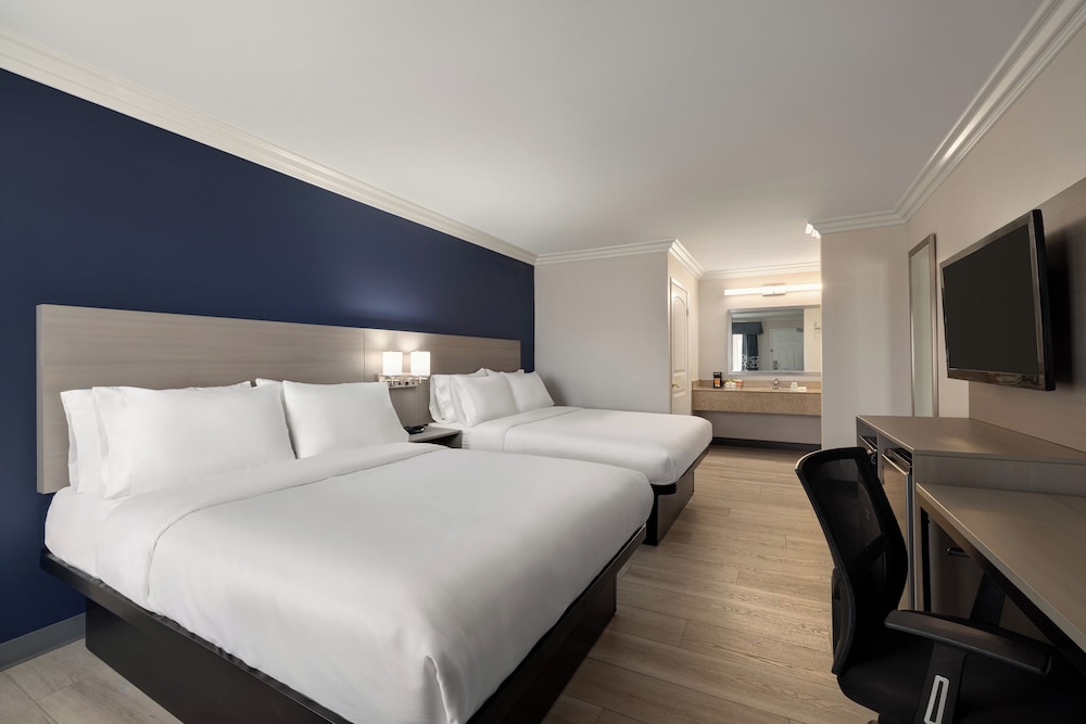 غرفة قياسية بسريرين كوين، Quality Inn Lake Elsinore 5/10