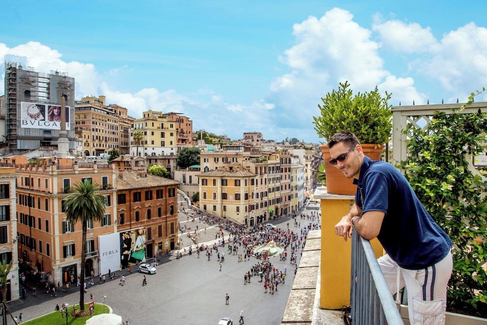 The Inn at the Spanish Steps 108/112