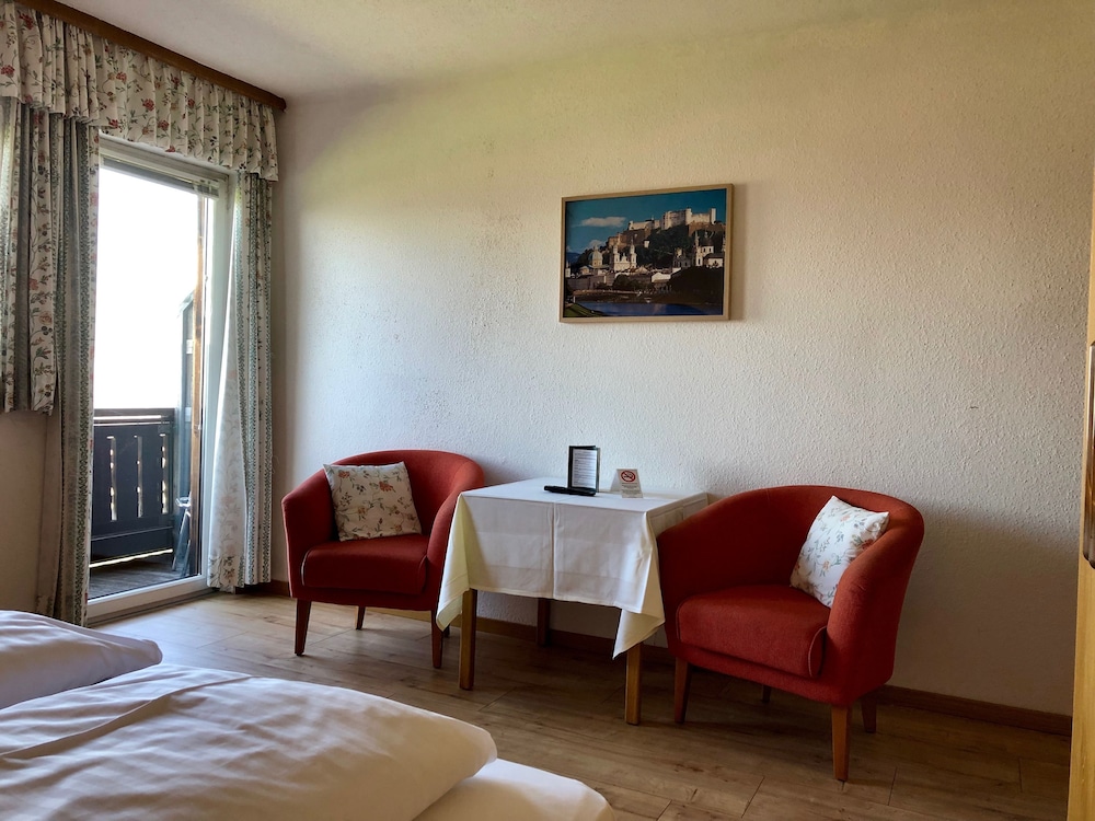 Hotel Schoene Aussicht 18/50
