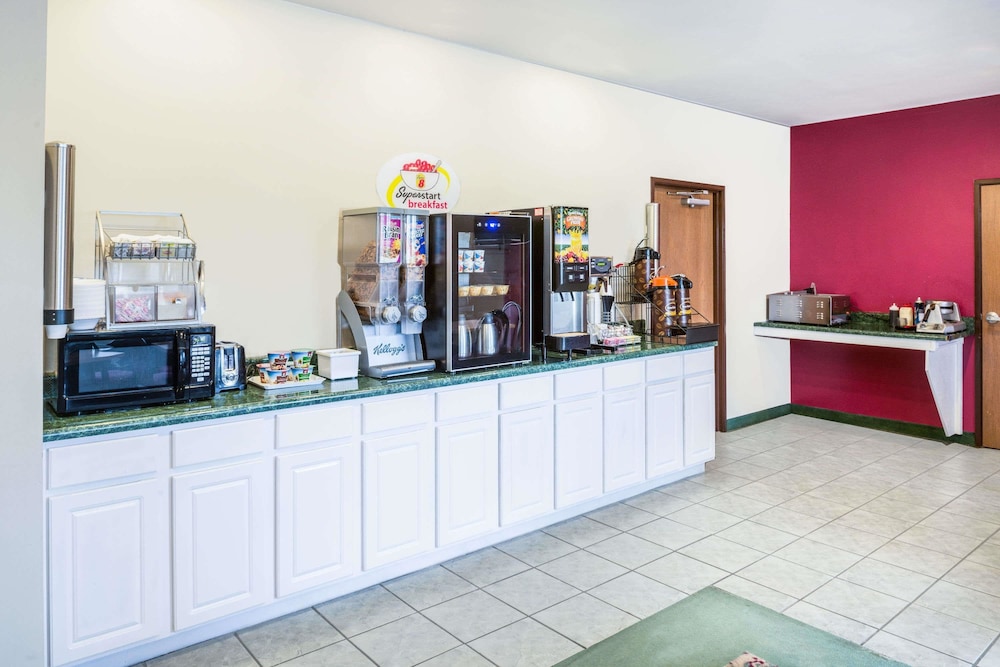 Super 8 By Wyndham Pevely 3/30