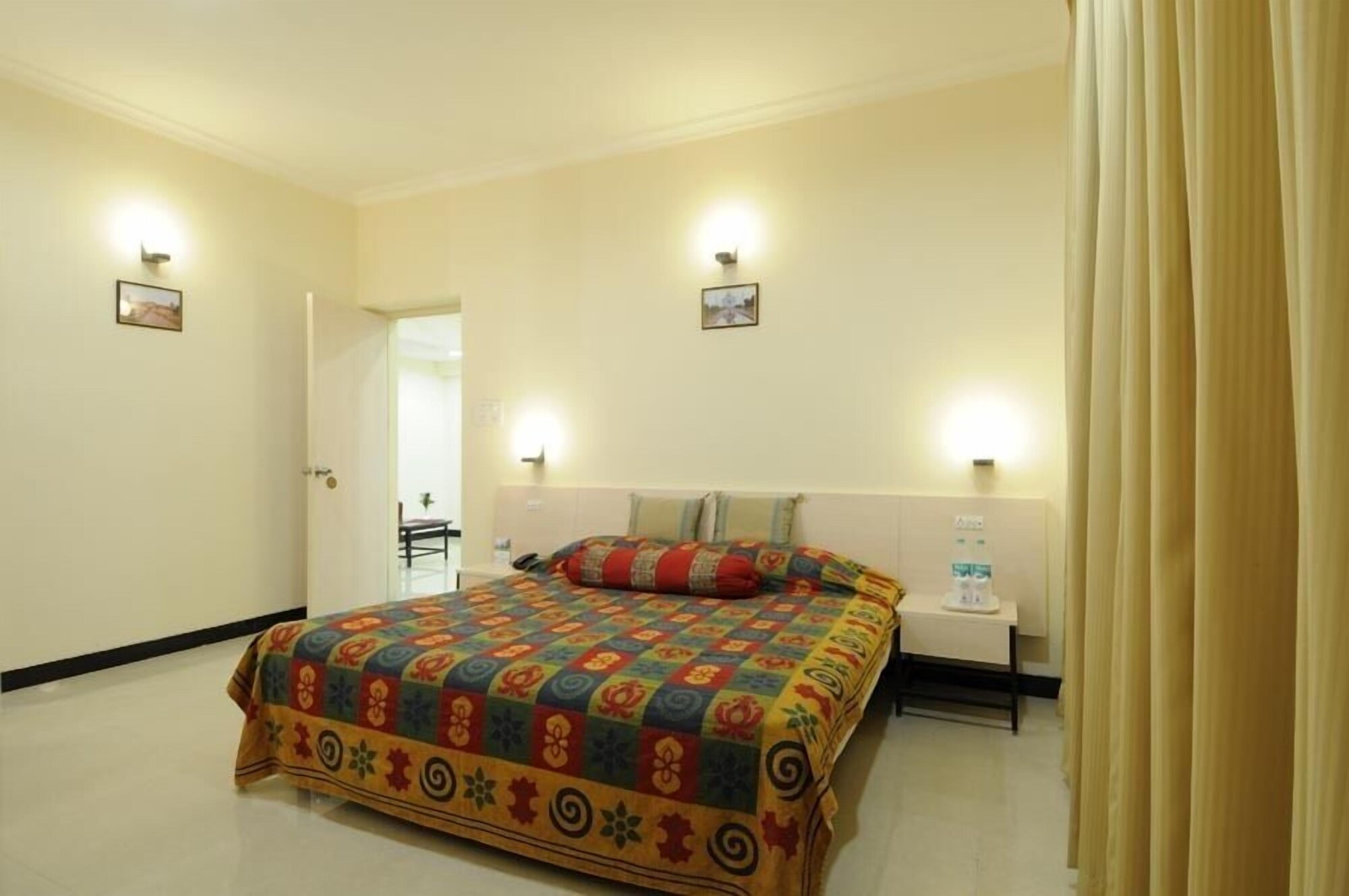 LUXURY, SUITE