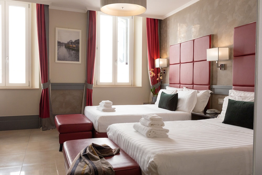 Room, Quadruple, Twin Beds, Bathtub, Hotel Castellino Roma 3/8