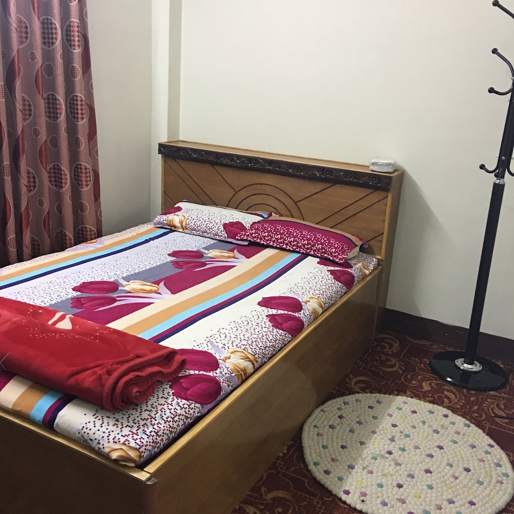 Sara's Backpackers Hotel 18/74