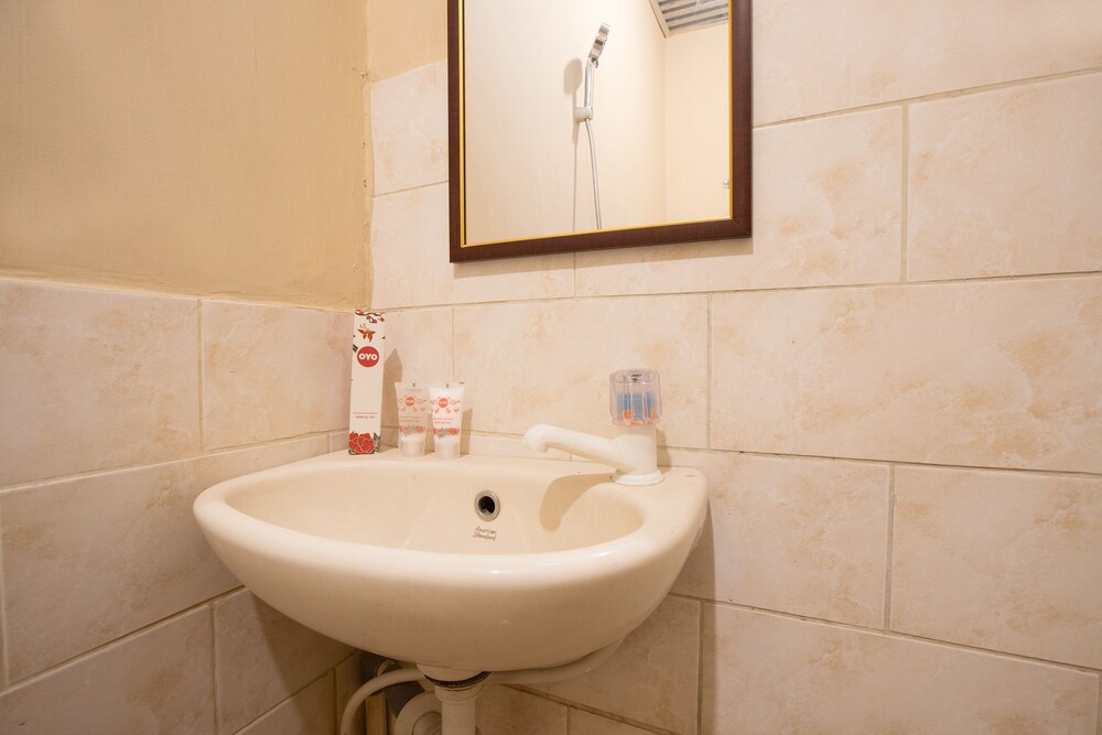 Hotel O Near Summarecon Mall Serpong 55/60
